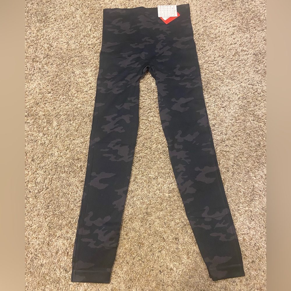 Spanx Look At Me Now Leggings NWT